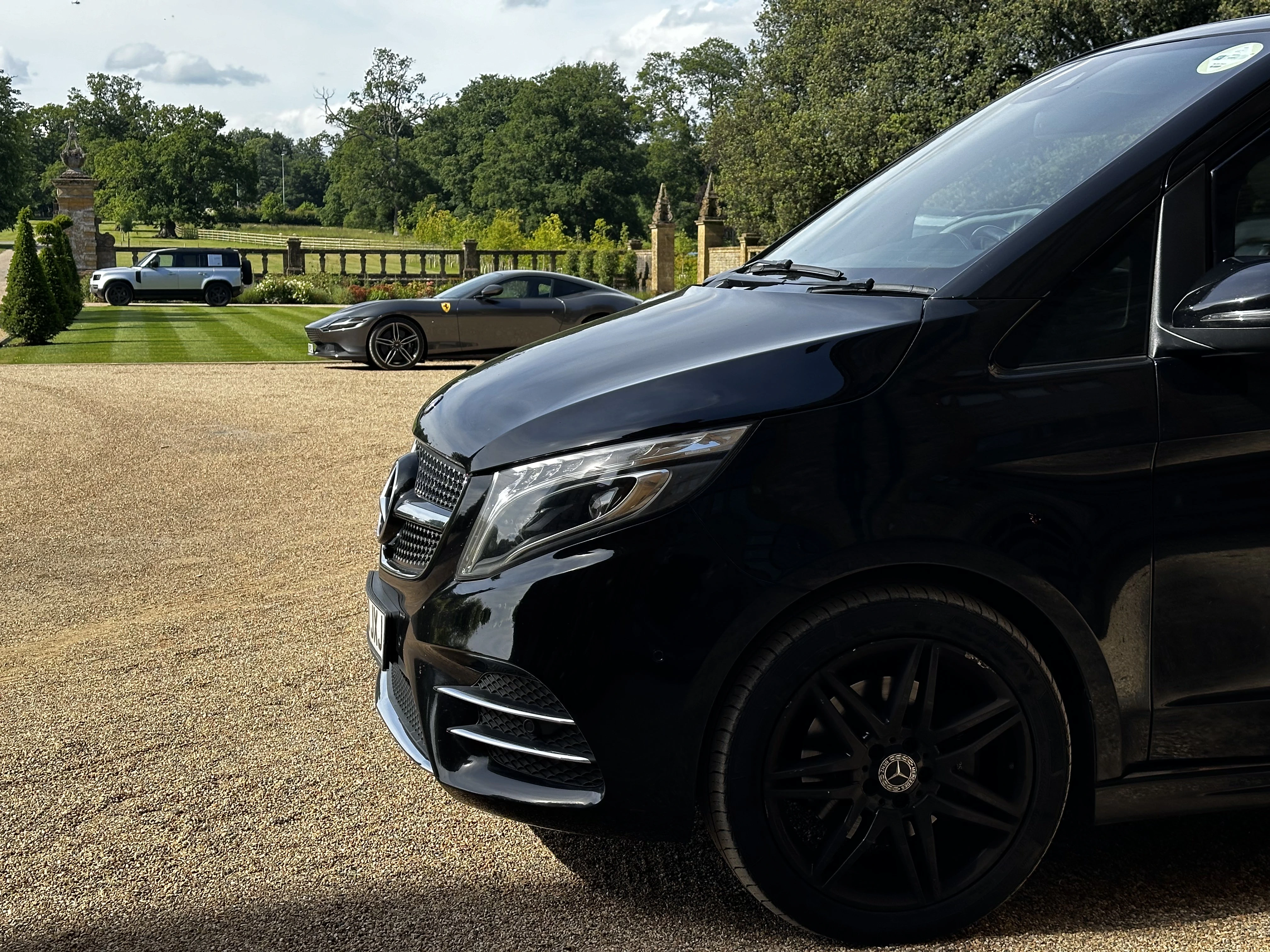 Mercedes Benz V-Class side view